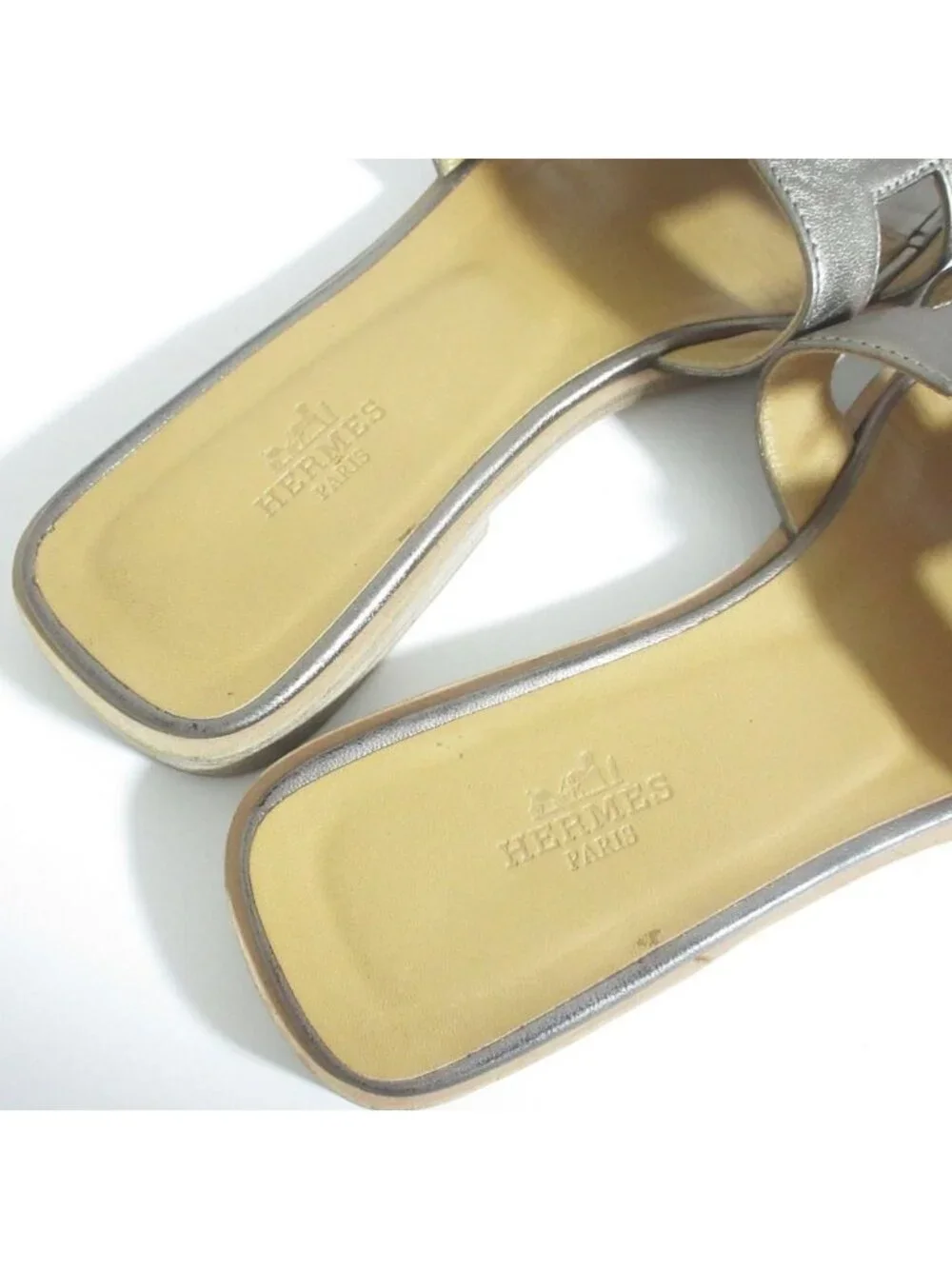 Hermes Oran Leather Flat Sandals Blanc